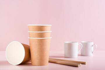 Choice between disposable paper cups and ceramic cups. Zero waste, environmental protection.