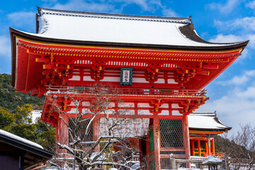 Kiyomizu Temple Gate of Deva with snow in winter. Kyoto, Japan. Translation in Japanese "Kiyomizu-dera Temple, important cultural property Nio-mon Gate".