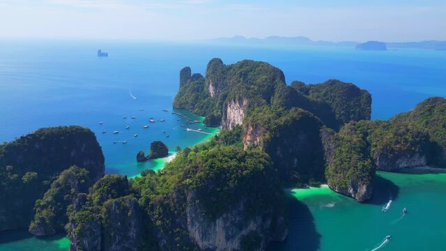 Hong Island, also known as Koh Hong, is located in the province Krabi, in the South of Thailand. The island is known for its impressive limestone formations.