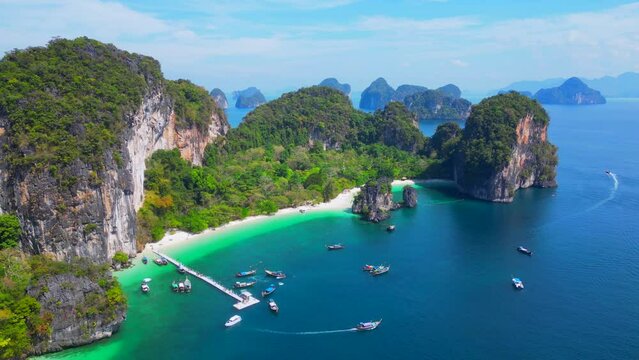Hong Island, also known as Koh Hong, is located in the province Krabi, in the South of Thailand. The island is known for its impressive limestone formations.