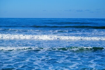 青い空と青い海