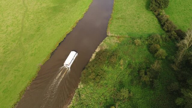 P&eacute;niche sur la Douve, dans le Cotentin, Normandie, France