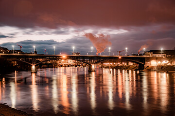 Fototapeta na wymiar bridge over the river at night