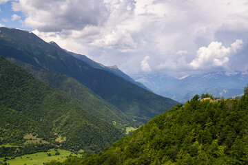 Obraz premium Mountains in Georgia Mestia Luftbild Drohne