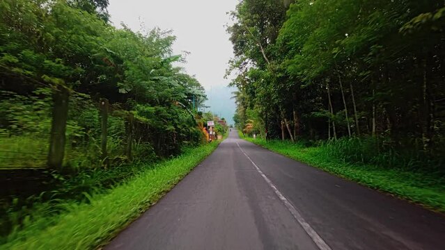 Road to Merapi volcan