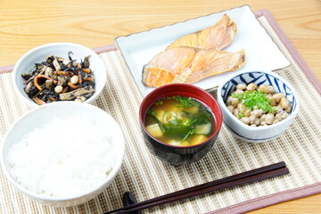 和食イメージ　朝食　昼食