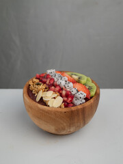 Wild acai blended with fresh strawberry and banana, topped with fresh kiwi, pomegranate, strawberry, dragonfruit, almond flakes, granola, and layered with chia pudding.