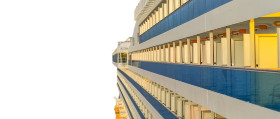 Navire de croisière avec ses cabines balcons sur un fond transparent.