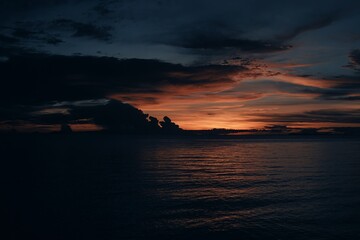 Fototapeta na wymiar sea and evening sky in pattaya beach thailand.