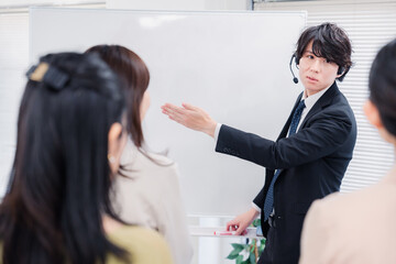 ビジネス講師の男性