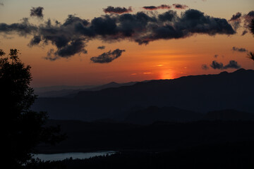 Atardecer de verano en cerro