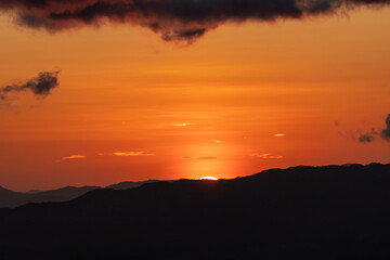 Atardecer de verano en cerro