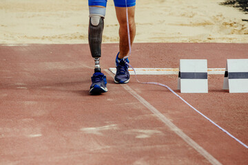 athlete amputee on prosthetic measures run-up