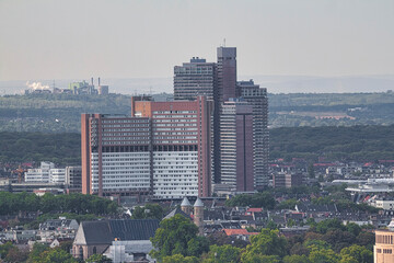Köln, Justizhochhaus und Uni Center, von Deutz aus gesehen