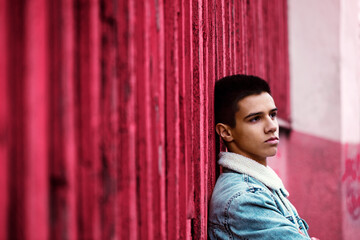 Obraz premium Young pensive guy, toned in pink