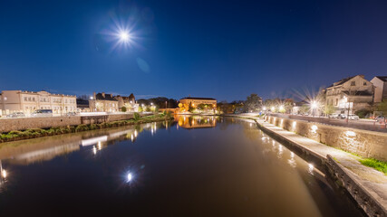 Vue de la rivière de nuit Aisne à Soissons, Aisne, France