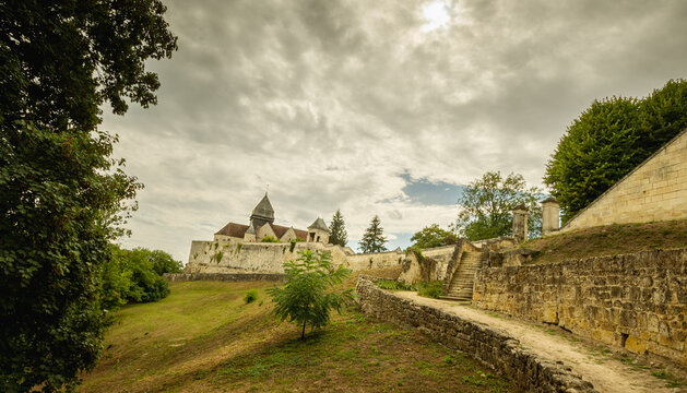 Vue d'une partie du Ch&acirc;teau de Coucy - Aisne - France