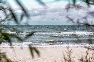 Widok na plażę ustka Bałtyk - obrazy, fototapety, plakaty