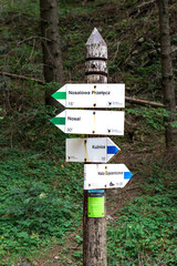 tablice informacyjne na górskim szlaku Tatry, zakopane droga na Kasprowy Wierch