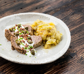 Rindfleisch gekocht Sauce Kartoffel-Gurken-Salat