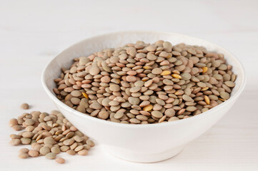 Eine Schale mit Tellerlinsen