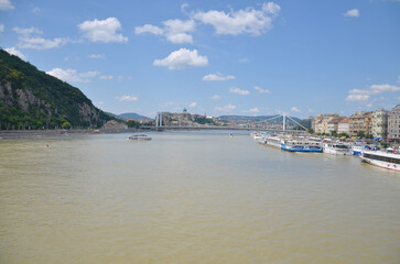 Fototapeta premium Elisabeth Bridge is a bridge of Budapest, connecting Buda and Pest across the River Danube