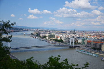 Fototapeta premium Elisabeth Bridge is a bridge of Budapest, connecting Buda and Pest across the River Danube