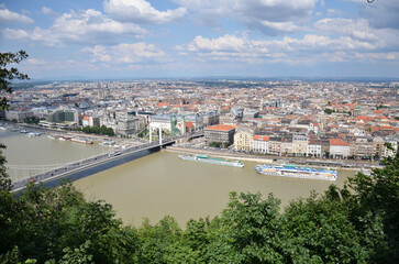 Fototapeta premium Elisabeth Bridge is a bridge of Budapest, connecting Buda and Pest across the River Danube