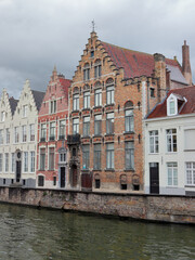 Fototapeta na wymiar Medieval Flemish architecture and canals in Bruges, Belgium.