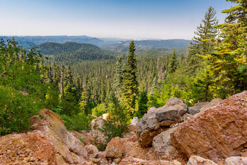 Obraz premium Hiking the scenic Strawberry Point waterfall trail in Utah.