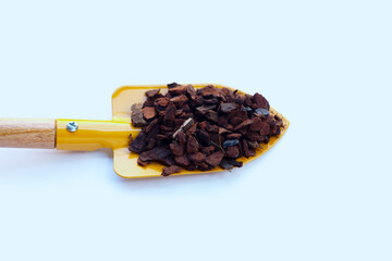 Pine bark is an ingredient for cultivation. Beneficial to the soil and plants.