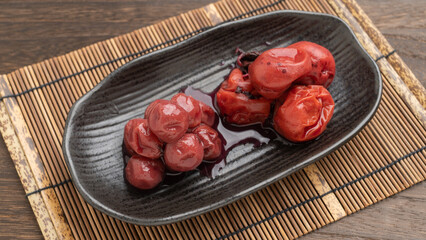 日本の小さい梅干しと大きい梅干し｜Salted plums・Pickled plums