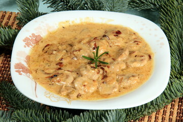 fried testicles of bulls in butter, with cream sauce