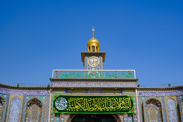 Karbala, iraq - February 04, 2023: photo of the holy shrine of imam Hussain in Karbala city - obrazy, fototapety, plakaty