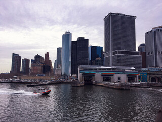 Fototapeta premium new york buildings on the water, nyc view