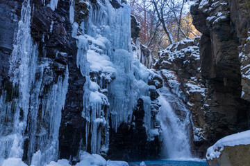 冬のスッカン沢スノーハイクで氷瀑巡り