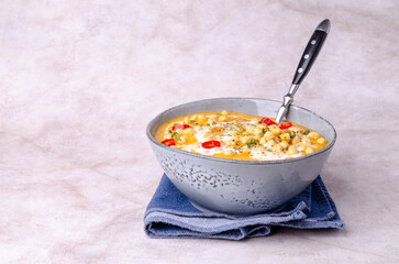 Creamy vegetable soup with chickpeas
