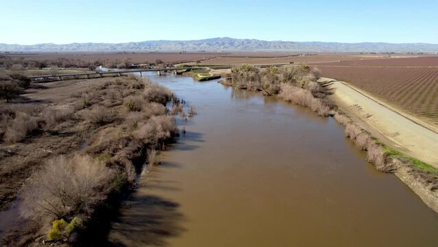 san joaquin river and irrigation near modesto california