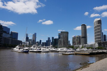 Obraz premium Hochhäuser am Hafen in Melbourne