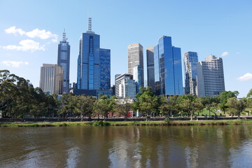 Fototapeta na wymiar Skyline am Yarra River in Melbourne