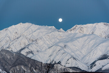 満月と唐松岳
Nikon D750     AF-S NIKKOR 24-120mm f/4G ED VR