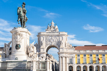 Fototapeta na wymiar Views of Praça do Comércio and arch of the Rua Augusta in the background in Lisbon. Portugal.
