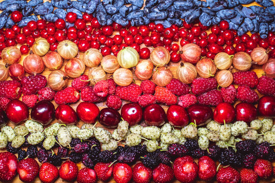 świeże owoce lato fresh fuit vegan bluberry cherry strawberry truskawki maliny jagody