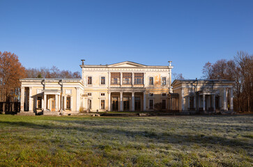 Fototapeta na wymiar Estate of the Leuchtenberg Sergievka