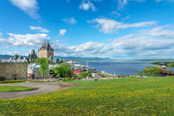Naklejka premium View of Quebec City old town with Chateau Frontenac and St Lawrence river
