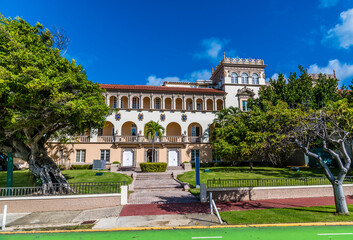Fototapeta premium A view along the Constitutional Avenue in San Juan, Puerto Rico on a bright sunny day