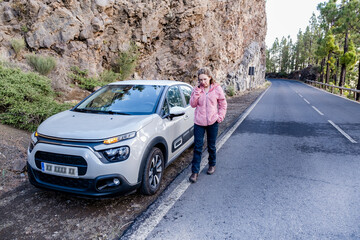 Auf Teneriffa in den Bergen liegen geblieben und mit dem Abschleppdienst telefonieren.