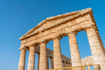 Obraz premium Antico tempio greco a Segesta, Sicilia, Italia.