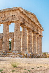 Antico tempio greco a Segesta, Sicilia, Italia.