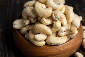 ready to eat and peeled cashew nuts